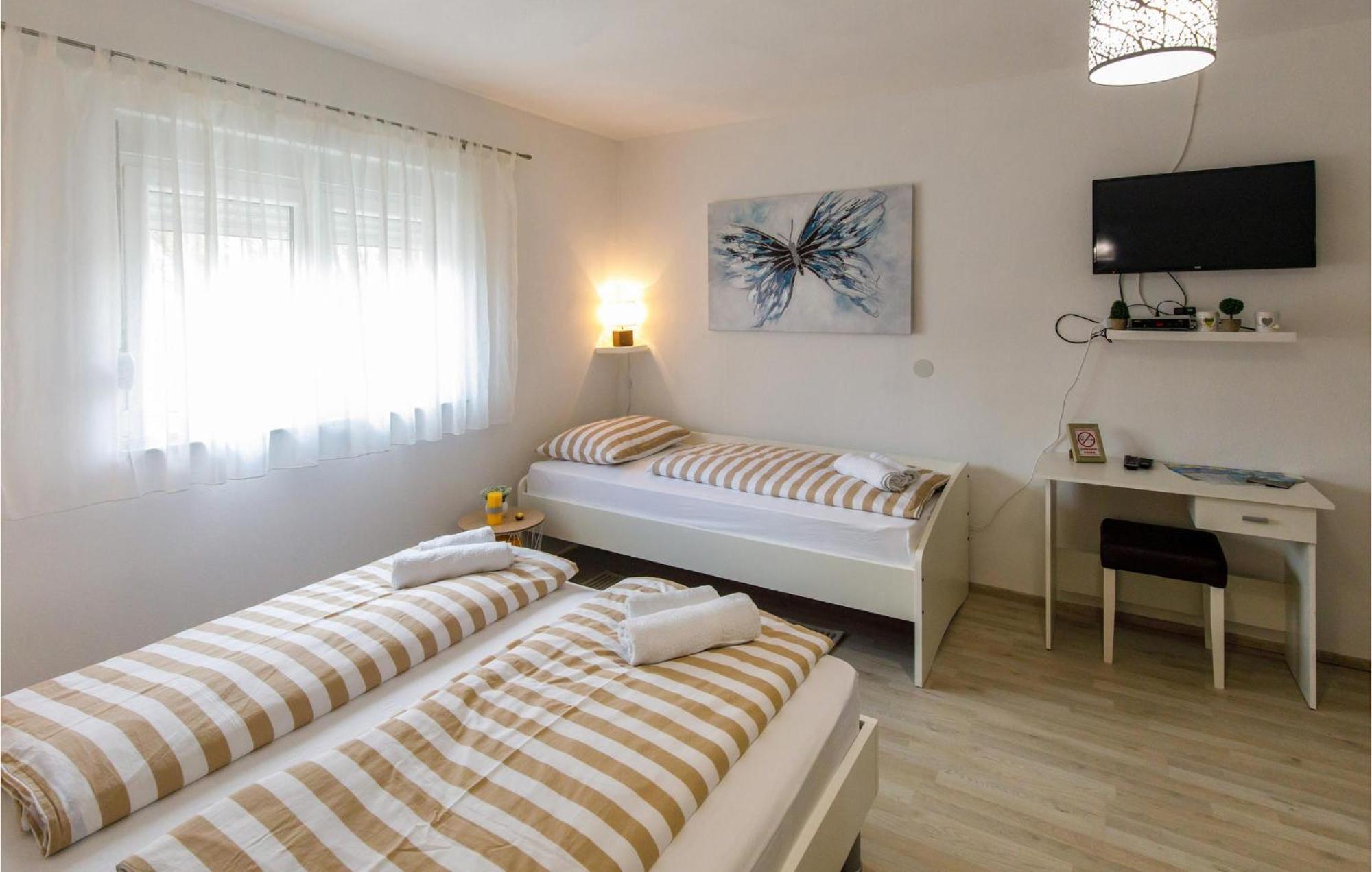 Gorgeous Home In Knin With Kitchen Kovacic Kültér fotó